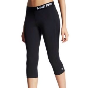 NIKE PRO Black Cropped Knee Length Capri Leggings/Yoga Pants - XS